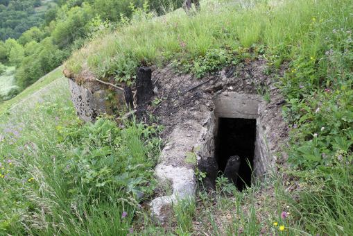 Ligne Maginot - VILLAROGER - HARICOT SUD 1 - (Blockhaus pour arme infanterie) - Vue de l'entrée du bloc - AALMA - lignemaginot.com