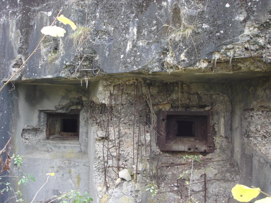 Ligne Maginot - ACHEN NORD EST - (Casemate d'infanterie - double) - Chambre de tir est - Christian LENHARD
