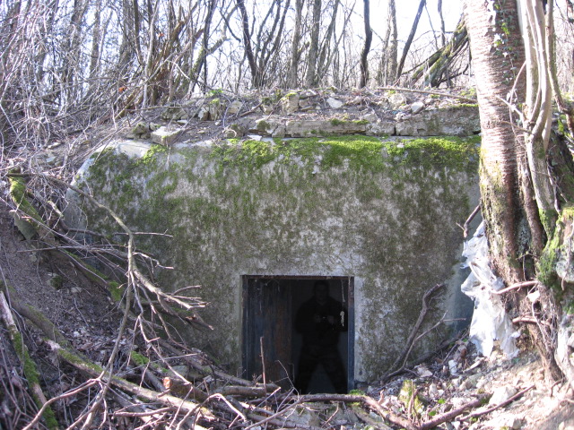 Ligne Maginot - X60 - (Chambre de coupure) - Chambre de coupure X60 qui se situe dans l'enceinte du camp de Bining - Christian LENHARD