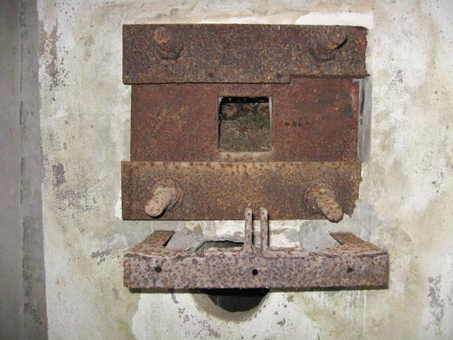 Ligne Maginot - KIRSCHBRUEHL - (Blockhaus pour canon) - Le créneau FM - Christian LENHARD