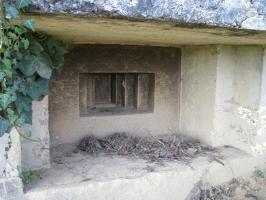 Ligne Maginot - ZWERCHACKER - (Blockhaus pour arme infanterie) - Vue de l'embrasure coté extérieur
Trémie Condé pour mitrailleuse