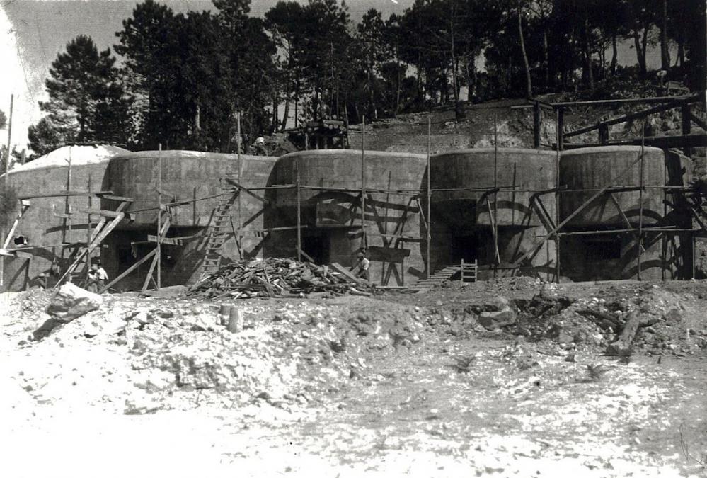 Ligne Maginot - ROQUEBRUNE - CORNILLAT - (Ouvrage d'artillerie) - Construction du bloc 3
Le bloc 3 brut de décoffrage. - Inconnu
