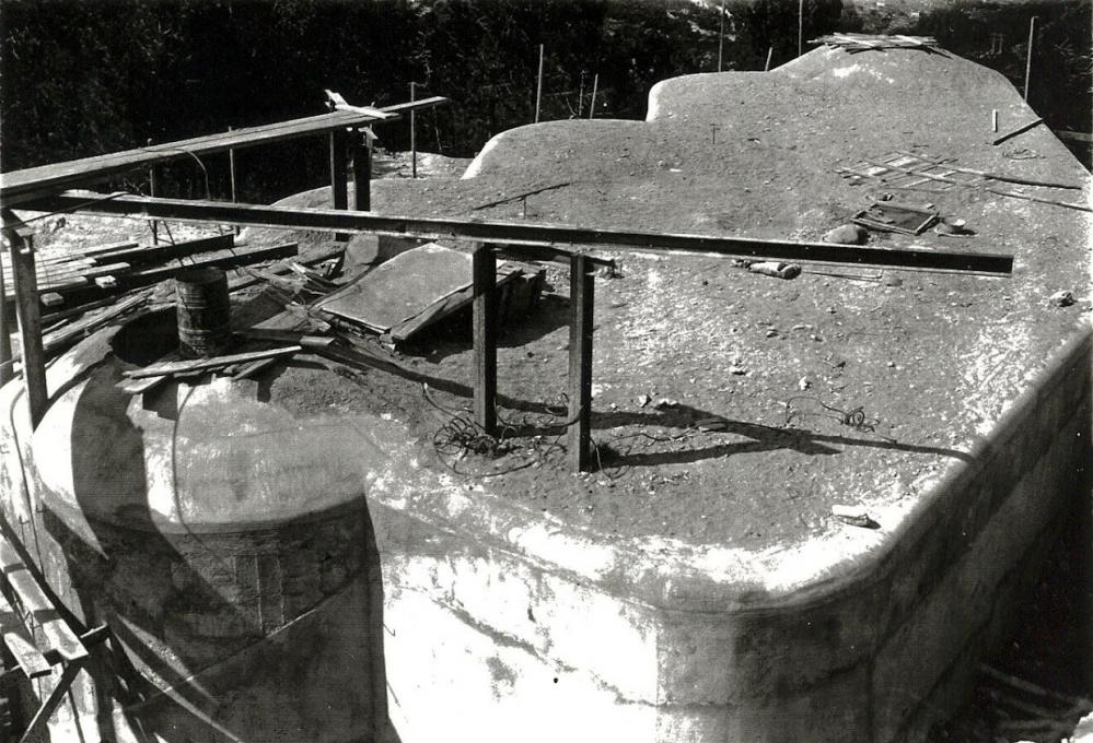 Ligne Maginot - ROQUEBRUNE - CORNILLAT - (Ouvrage d'artillerie) - Le bloc 3 brut de décoffrage, les réservations prévues pour les cloches attendent leurs cuirassements qui seront posés par la suite. - Inconnu