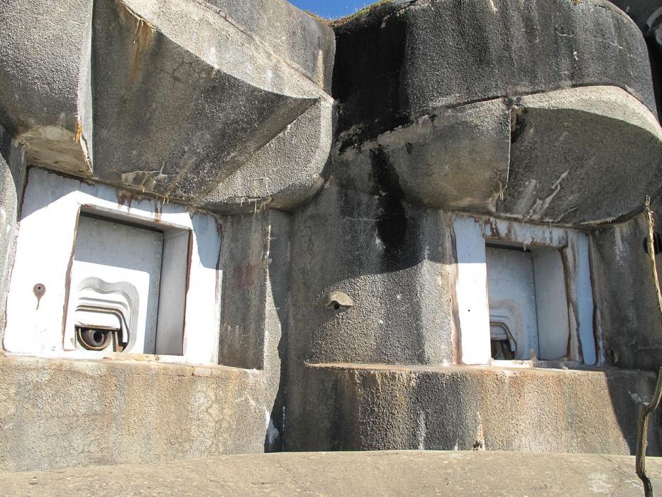 Ligne Maginot - SAINTE AGNES (SAG) - EO9 - (Ouvrage d'artillerie) - Bloc 2
Vue rapprochée des créneaux de 75 - Tangopasso