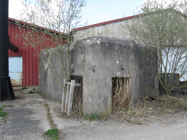 Ligne Maginot - STOECKWALD OUEST - (Blockhaus pour canon) - Façade arrière
Les entrées - Christian LENHARD