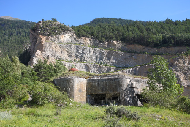 Ligne Maginot - ANNEXE DE SAINT ANTOINE - (Casemate d'infanterie - Simple) - Vue générale avec le ravin de St Antoine à l'arrière plan - www.arnaultjl-photo.com