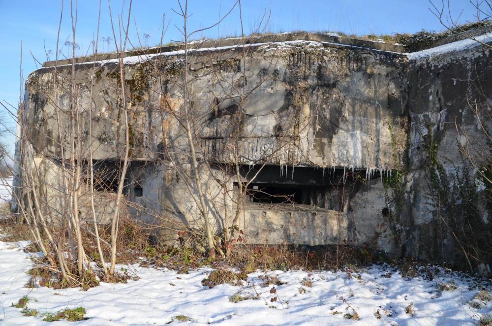 Ligne Maginot - 85 - HASELBERG - (Casemate d'infanterie - double) - Créneaux sud-ouest donnant sur la casemate 86-Aschenbach - D. Froehly