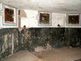 Ligne Maginot - LIEDERSCHIEDT - MAISON FORTE - (Poste GRM - Maison Forte) - Vue intérieure des créneaux
les créneaux sont tous numérotés. Noter l'angle que forme le créneau n° 3 destiné à couvrir la contre-pente. 
Le créneau n° 5 est incliné en sens inverse