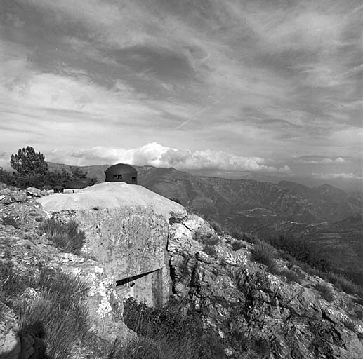 Ligne Maginot - MONTE GROSSO (MG) - E02 - (Ouvrage d'artillerie) - Bloc 7
Vue d'enfilade prise de la droite. - ROUCAUTE Gérard