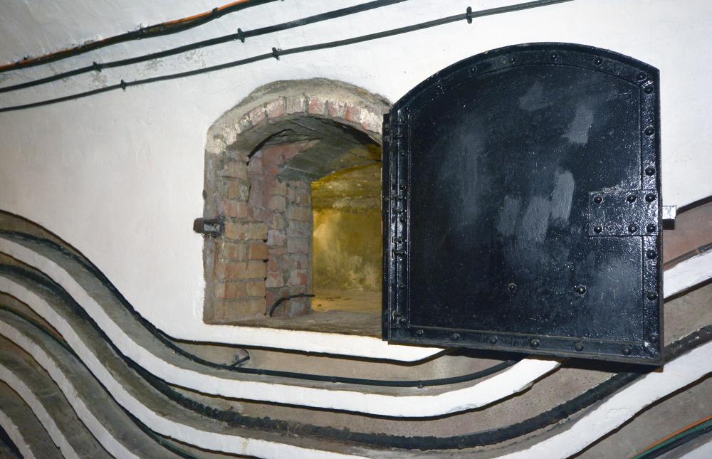 Ligne Maginot - SCHOENENBOURG - (Ouvrage d'artillerie) - Dispositifs de destruction 
Les dispositifs sont constitués de fourneaux de mine remplis d'explosif de part et d'autre de la galerie. - Pascal LAMBERT