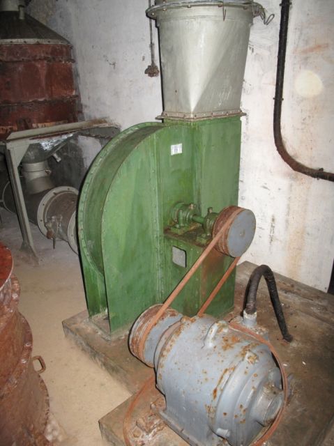 Ligne Maginot - SAPEY - (Ouvrage d'artillerie) - Salle de neutralisation
Ventilateur air pur (couleur verte) - ARMAND Patrick