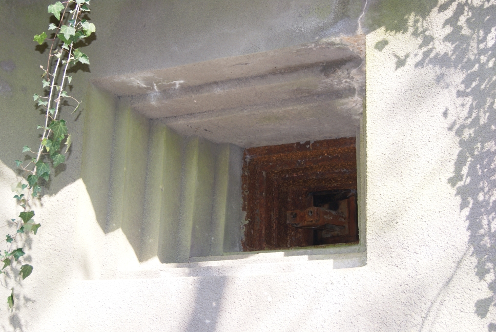 Ligne Maginot - HOCHWALD - (Ouvrage d'artillerie) - Bloc 16
Créneau de jumelage de mitrailleuses - Inconnu