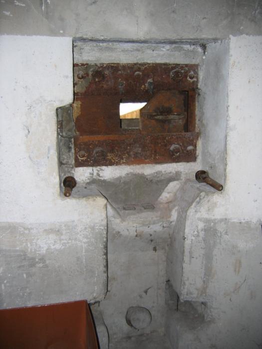 Ligne Maginot - AUENHEIM NORD - (Casemate d'infanterie) - Créneau FM vu de l'intérieur - Les Gardiens du Rhin
