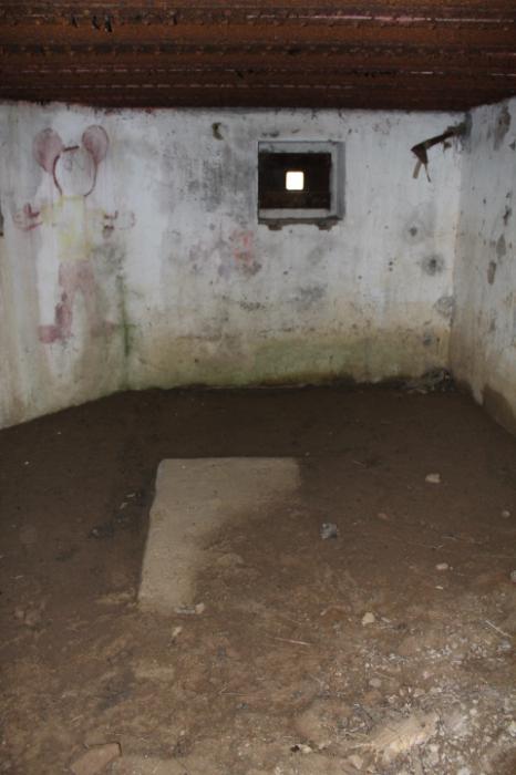 Ligne Maginot - BARRAGE 1 - (Blockhaus pour arme infanterie) - Socle du groupe électrogène - Christian LENHARD
