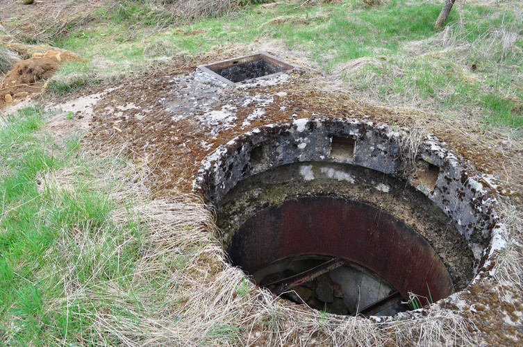 Ligne Maginot - Dt9 - (Cuve pour arme d'infanterie) - Vue du puits pour la tourelle et son entrée - Pruzsina Jérome