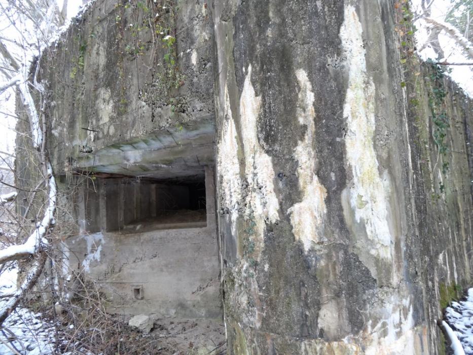 Ligne Maginot - PAYSANS OUEST - (Blockhaus pour arme infanterie) - Créneau de flanquement pour  mitrailleuse Ouest - Lionnel  SPERANDIO