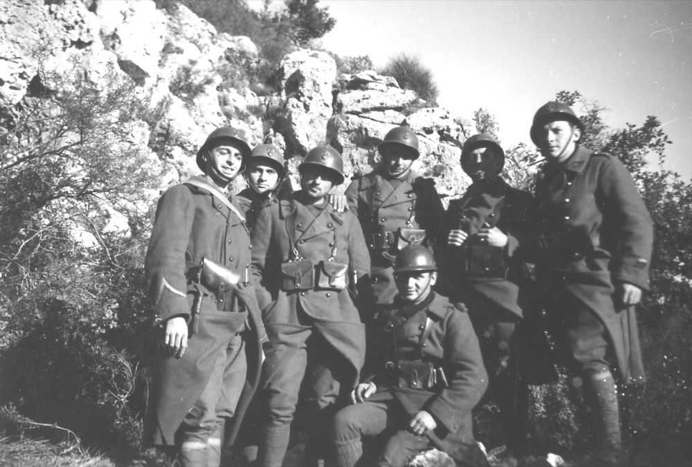 Ligne Maginot - MONT GROS DE ROQUEBRUNE - (Observatoire d'artillerie) - Photo semble t'il prise en 1939 ou lors d'une des nombreuses alertes survenue de mai à juin 1940 - Claude Varranfrain