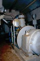 Ligne Maginot - ROQUEBRUNE - CORNILLAT - (Ouvrage d'artillerie) - L'usine électrique 
Moteur diesel Alsthom de 89 CV et alternateur Alsthom