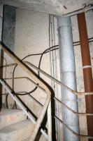 Ligne Maginot - GRANGES COMMUNES - (Ouvrage d'infanterie) - Bloc 2
Le puits d'accès au bloc
On y voit la remontée de la gaine d'air vicié et du tuyau des gaz d'échappement des moteurs de l'usine électrique