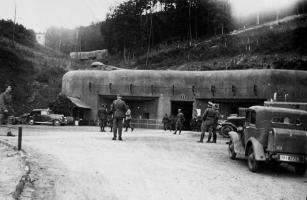 Ligne Maginot - HOCHWALD - (Ouvrage d'artillerie) - Bloc 8
Entrée munitions
Photo prise en 1940