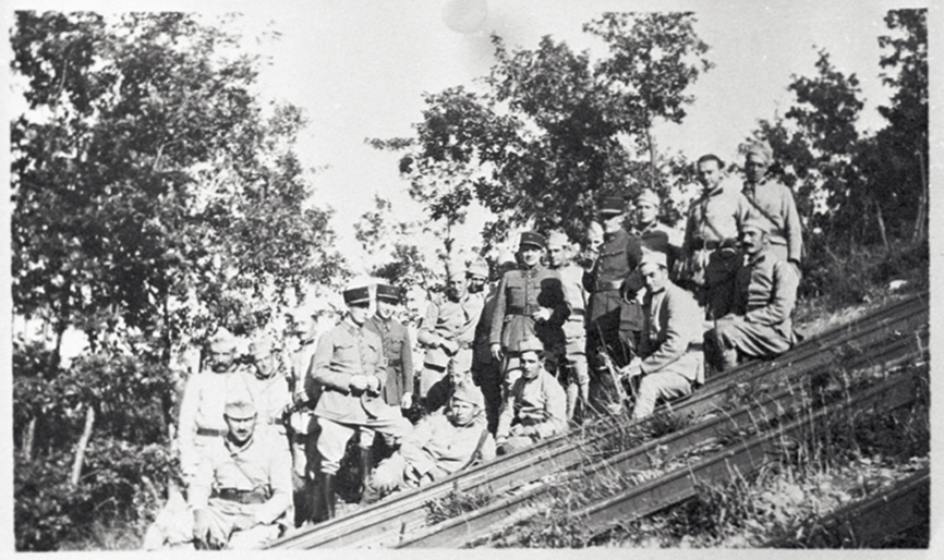 Ligne Maginot - MONTE GROSSO (MG) - E02 - (Ouvrage d'artillerie) - Photo datant probablement de la construction de l'ouvrage, les rails ayant pu être utilisés pour déplacer une charge lourde - Inconnu