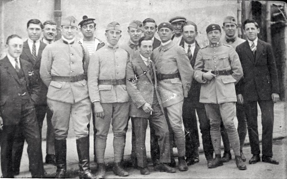 Ligne Maginot - PA DE CASTELLAR 5 - (Abri) - La troupe
Photo de M LAURENTI ayant participé à la construction des blocs puis aux combats de 1940 - LAURENTI