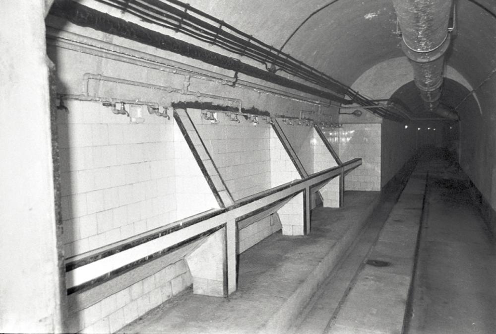 Ligne Maginot - BARBONNET (BT) - (Ouvrage d'artillerie) - Les lavabos de l'ouvrage, installés dans une galerie - LOVINY Alain