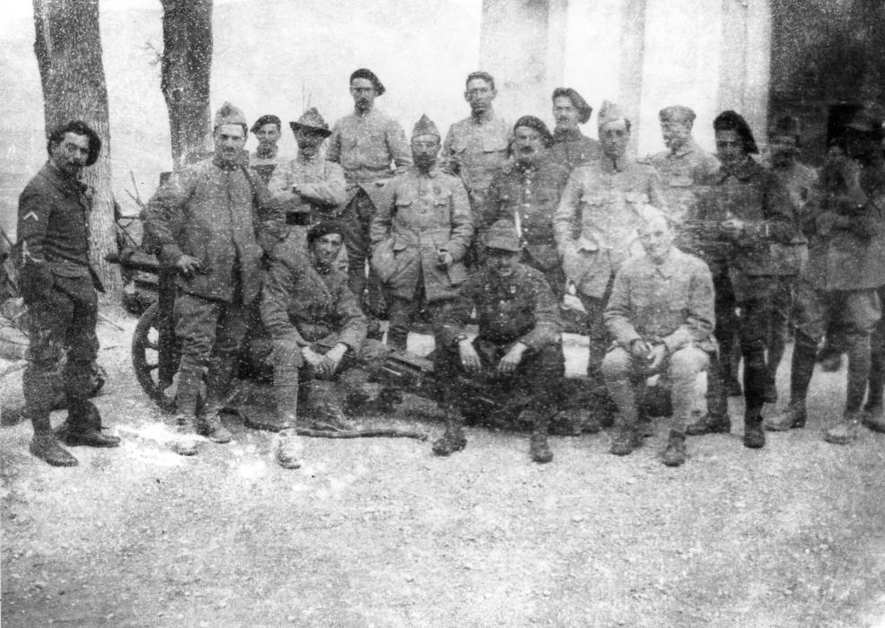 Ligne Maginot - CABANES VIEILLES - (Casernement) - On peut découvrir sur cette photo prise à Cabanes Vieilles des soldats italiens et français ensemble.
Beaucoup de part et d'autre de la frontière étaient amis ou de la même famille... - Inconnu