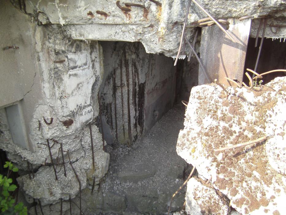 Ligne Maginot - INGOLSHEIM Ouest ( Casemate d'infanterie ) - L'entrée de la casemate - GLÜCKSJÄGER GJ13