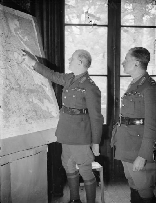 Ligne Maginot - CHATEAU DE HABARCQ (BEF) - (PC de Secteur) - Le General Lord Gort et le Lieutnant General Pownall au château de Habarcq, PC de la BEF - Keating G (Lt)
