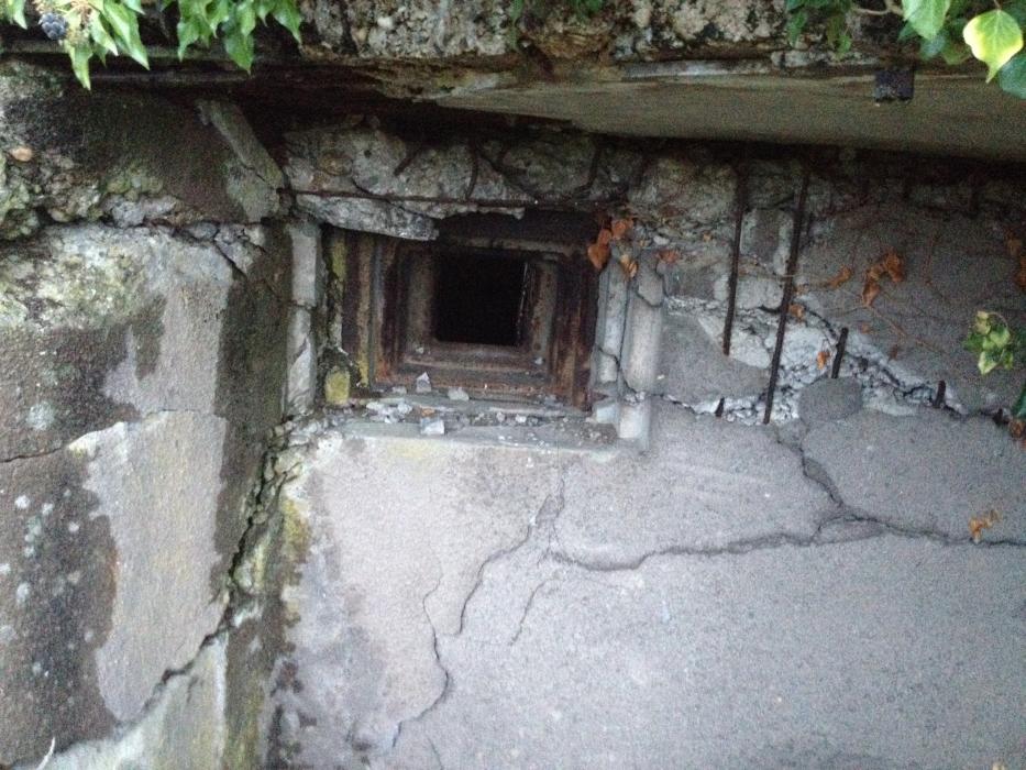 Ligne Maginot - INGOLSHEIM Ouest ( Casemate d'infanterie ) - Créneau pour jumelage de mitrailleuses - charli57415