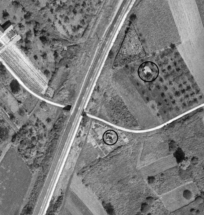 Ligne Maginot - KURTZENHOUSE Sud - (Blockhaus pour arme infanterie) - On aperçoit en dessous de la route les traces de mur du blockhaus. - IGN - Géoportail 1961