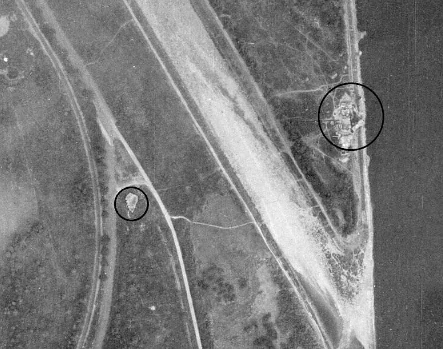 Ligne Maginot - 415 - RIEBEL - (Casemate d'infanterie) - La casemate Riebel et sur la berge du Rhin les ruines de la casemate Petit Rhin - IGN - Géoportail 1947