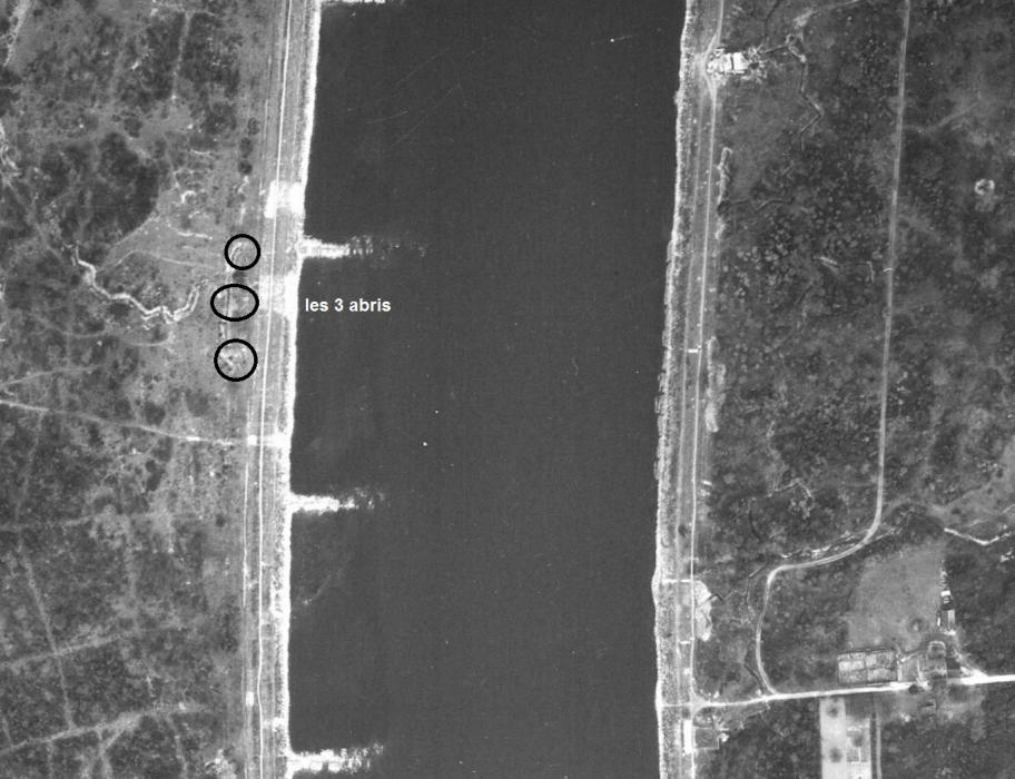 Ligne Maginot - Abris de OTTMARSHEIM - Berge - Les deux abris et l'observatoire au centre 
 - IGN - Géoportail 1947