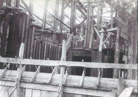 Ligne Maginot - CAP MARTIN - (Ouvrage d'artillerie) - La construction de l'ouvrage
Préparation à la coulée du bloc artillerie, noter le cuirassement en place
