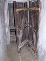 Ligne Maginot - LA ROUE - (Ouvrage d'infanterie) - Les portes donnant sur les magasins  à munitions
le magasin à grenades et, à droite, le magasin aux artifices éclairants.