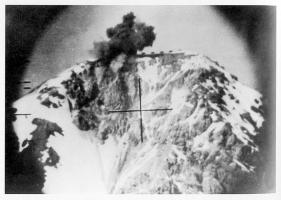 Ligne Maginot - Destruction du Chaberton - Bombardement du Chaberton
Photo prise le 21 juin 1940 vers 17h30, probablement depuis l'observatoire Miguet ou celui de la Grande Maye