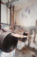 Ligne Maginot - RIPPERT - X13 (QUARTIER KARRE - II/168°RIF) - (Abri) - Les fosse septiques ASEPTA des latrines.
Le tuyau d'extraction des gaz et air vicié directement greffé sur le tube de descente de la cuvette est bien visible sur cette photo