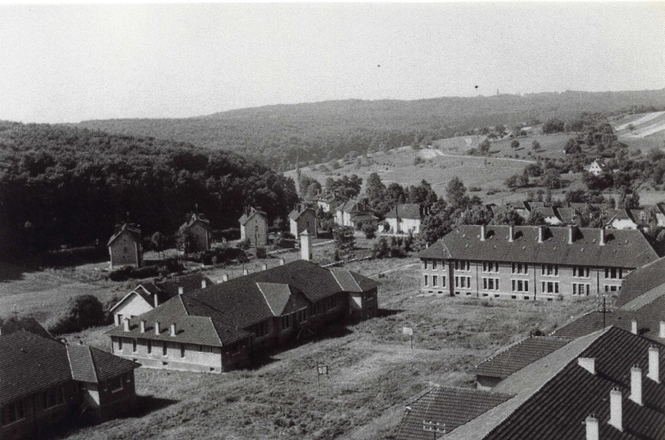 Ligne Maginot - LANGENSOULTZBACH - (Camp de sureté) - Les bâtiments du camp utilisés comme colonies de vacances  
Photo prise entre 1955 et 1961 - Inconnu