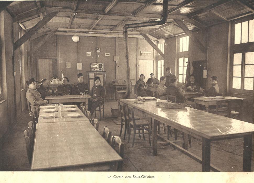Ligne Maginot - FESSENHEIM - (Camp de sureté) - Livret de photos du casernement de sureté de Fesseheim et du détachement du 42° RIF qui l'occupait en février 39
Le cercle des sous-officiers - Inconnu 