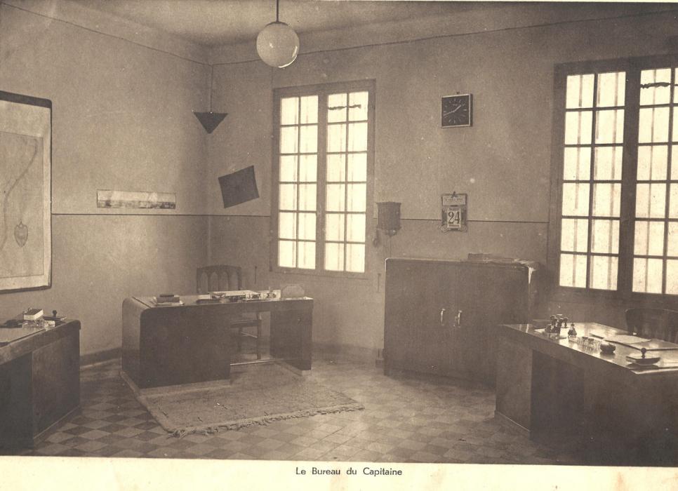 Ligne Maginot - FESSENHEIM - (Camp de sureté) - Livret de photos du casernement de sureté de Fesseheim et du détachement du 42° RIF qui l'occupait en février 39
Le bureau du capitaine - Inconnu