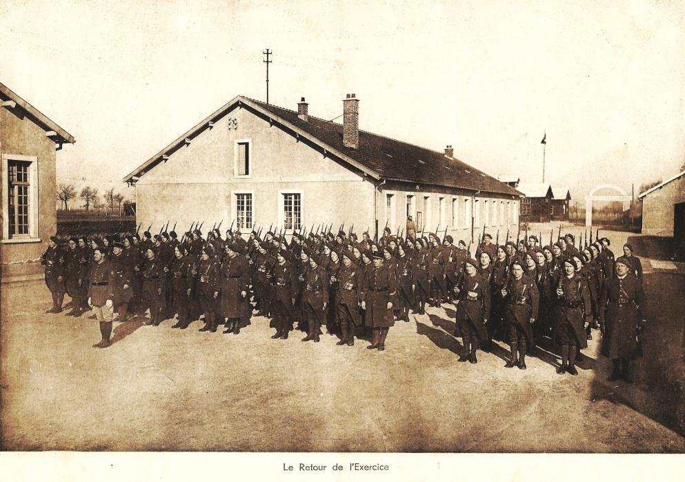 Ligne Maginot - FESSENHEIM - (Camp de sureté) - Livret de photos du casernement de sureté de Fesseheim et du détachement du 42° RIF qui l'occupait en février 39
Le retour de l'exercice - Inconnu