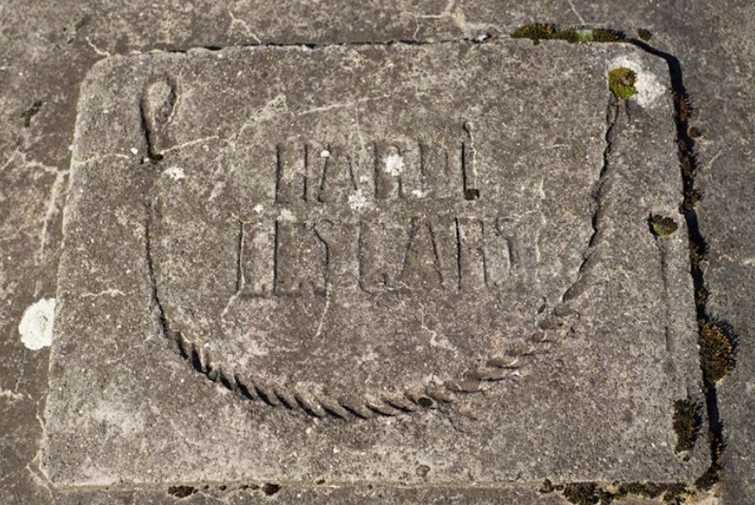 Ligne Maginot - SAINT HUBERT 2 - (Blockhaus pour arme infanterie) - Le cartouche restant, avec l'inscription 'Hardi les Gars' - BAILLET Jean Marie