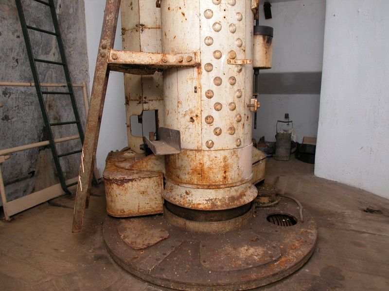 Ligne Maginot - BOIS DU FOUR - A5 - (Ouvrage d'infanterie) - Tourelle de mitrailleuses
L'étage intermédiaire - HUYGEN Georges