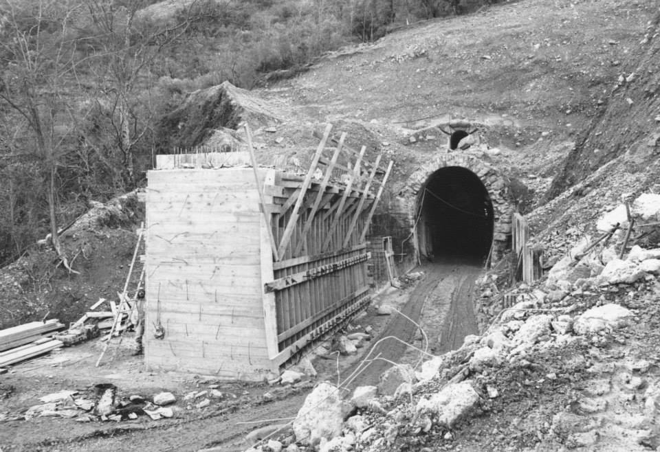 Ligne Maginot - Tunnels de Gigne - 14 décembre 1977 
Travaux sur l'entrée du tunnel de Gigne - Inconnu - Collection TAYLOR JL