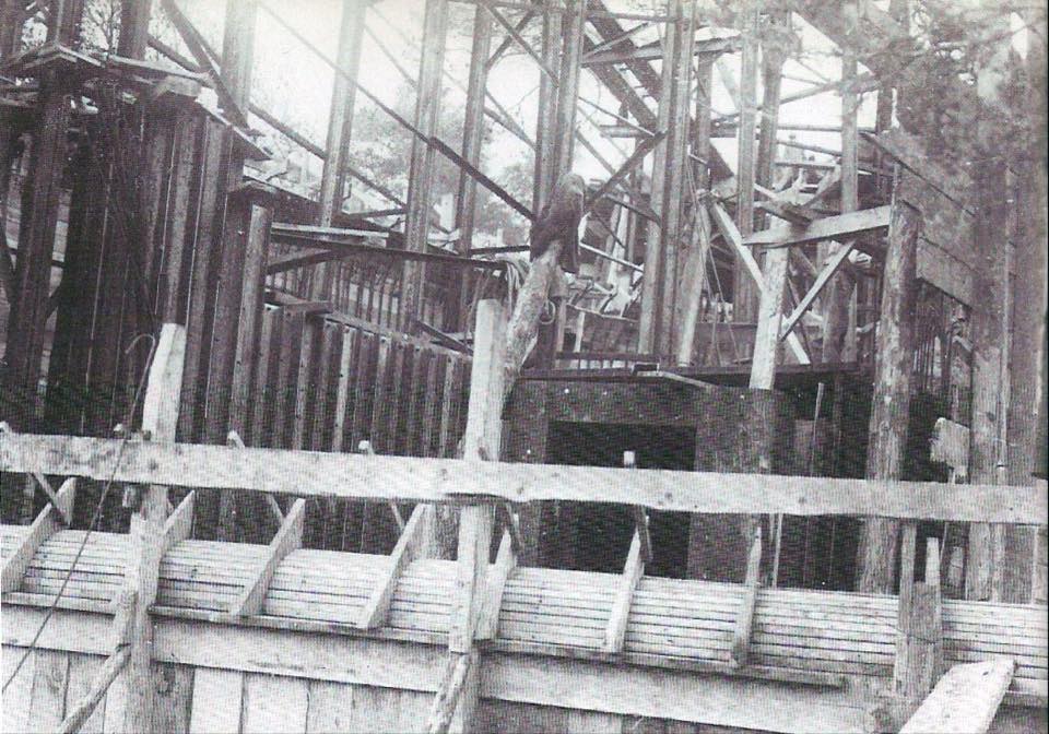 Ligne Maginot - CAP MARTIN - (Ouvrage d'artillerie) - La construction de l'ouvrage
Préparation à la coulée du bloc artillerie, noter le cuirassement en place - Inconnu