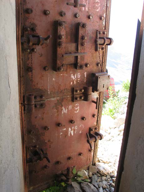Ligne Maginot - LA ROUE - (Ouvrage d'infanterie) - Le bloc d'entrée
La porte blindée en deux parties - ZEIG Marc