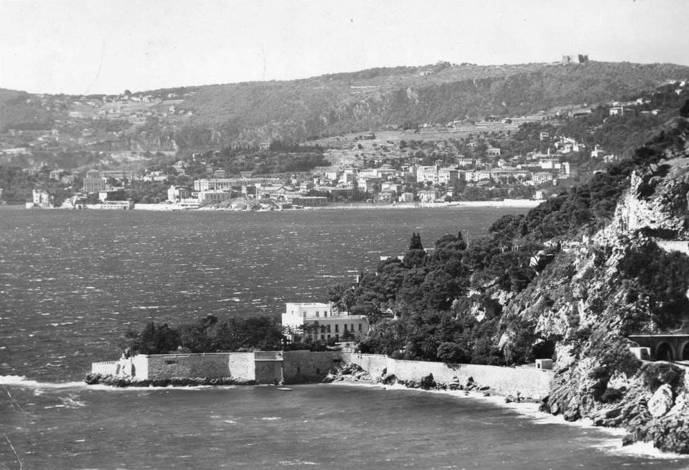 Ligne Maginot - E2 - EZE VOIE FERREE (Blockhaus pour arme infanterie) - Carte postale.
La casemate est visible sur la droite de la photo - Inconnu