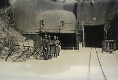 Ligne Maginot - KOBENBUSCH  - A13 - (Ouvrage d'artillerie) - Photo prise lors de la reddition de l'ouvrage - Inconnu
