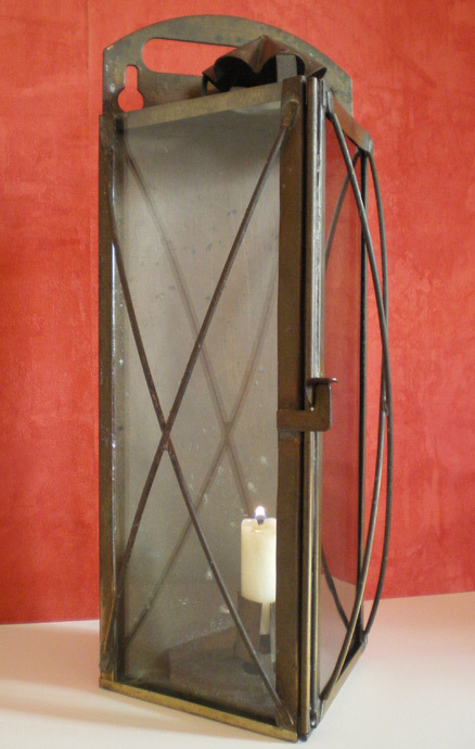 Ligne Maginot - Lampe triangulaire - Lampe triangulaire utilisée en secours dans les ouvrages Maginot
Modèle fabriqué par ??